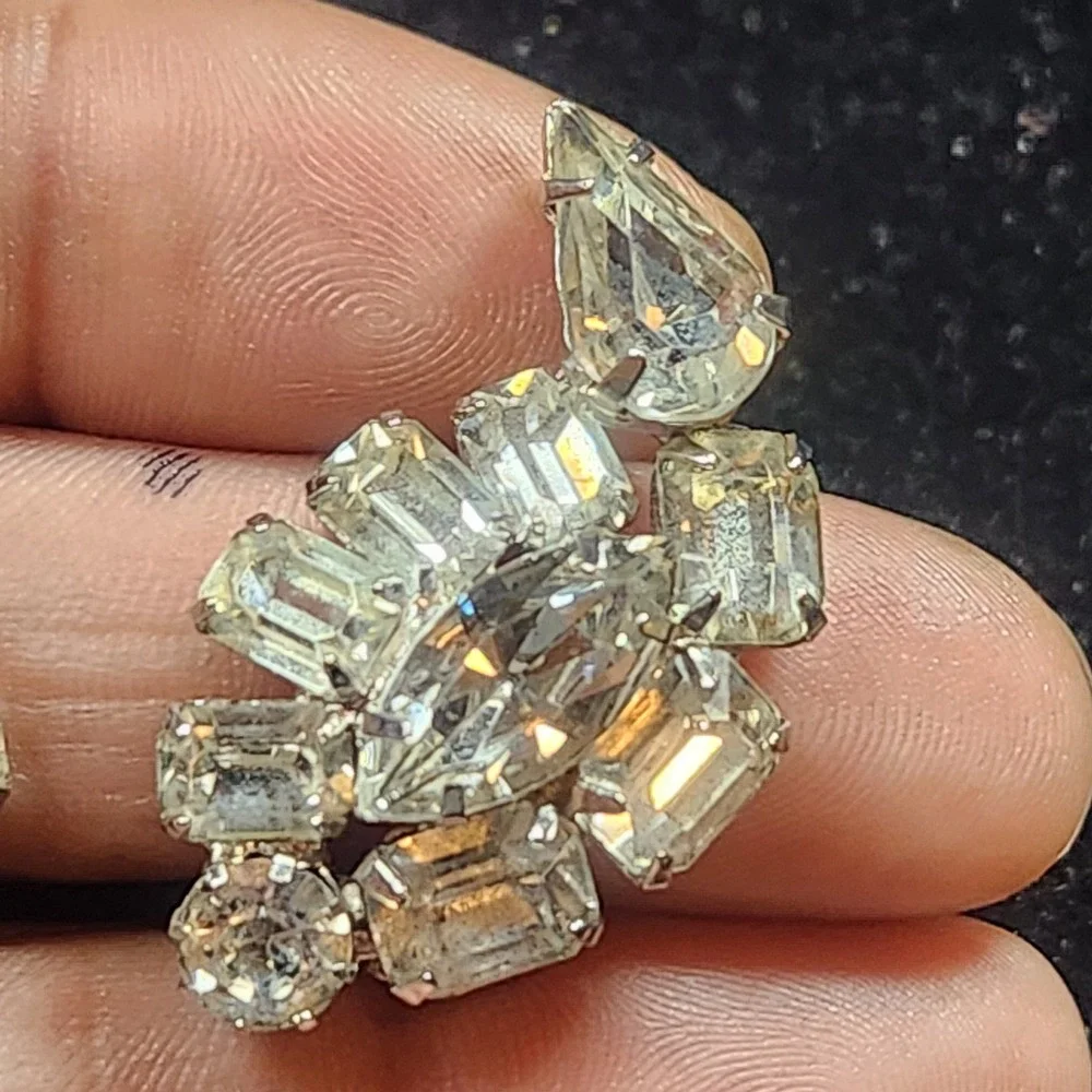 Vintage wiess Clear Rhinestone Clip On Earrings Silver‎ Tone Crawler Fan Bridal